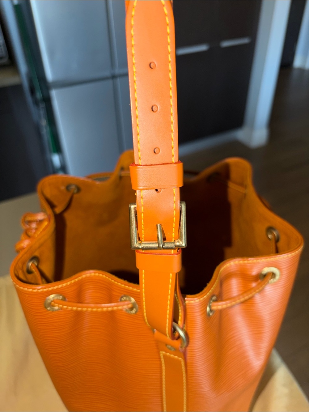 vintage Louis Vuitton Noé Bucket Bag - Picture 4 of 14